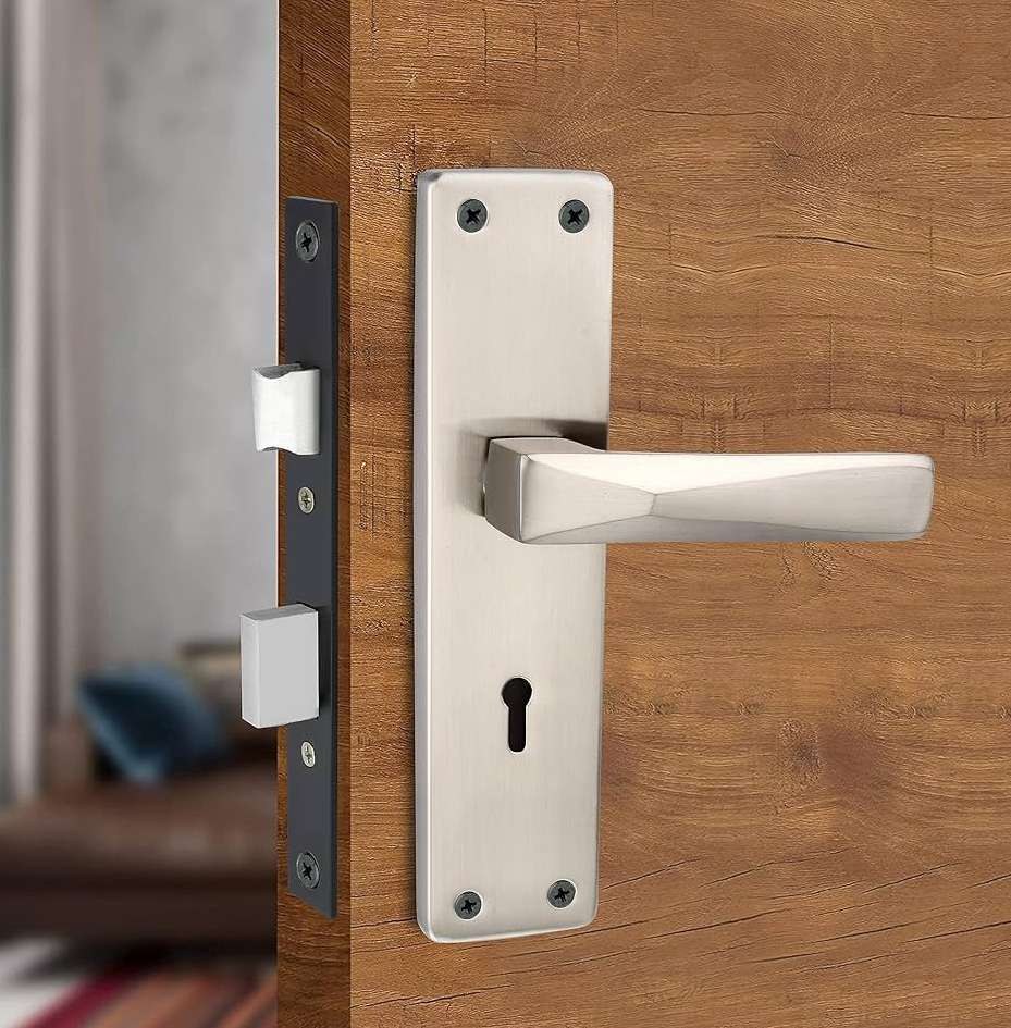 Door lock and handle hardware